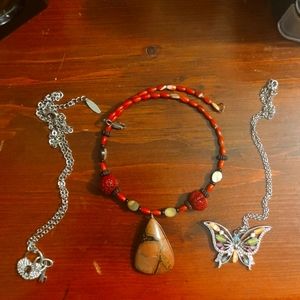 Beautiful necklace 30 dollars for all three